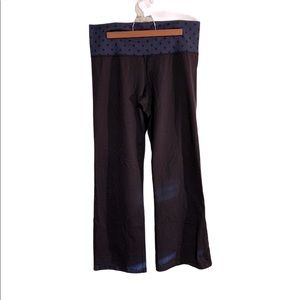 Lululemon exercise pants in black